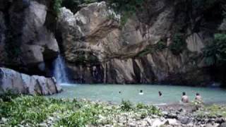 preview picture of video 'Aguas Calientes Cascada verano'