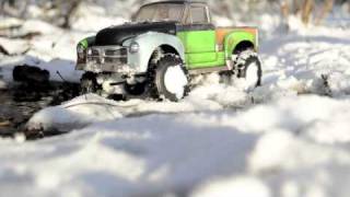 preview picture of video 'Axial SCX10 - CF100 on RC4WD 1.55 Rocky Country tyres'