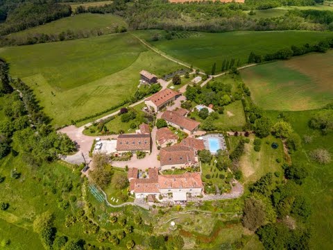 A Turnkey private hamlet of 7 houses for sale - idyllic!