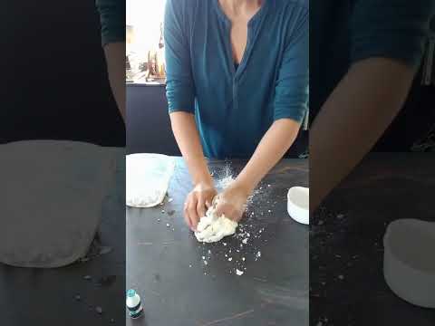 How to make Cloud Dough - Easy sensory play materials for Toddlers and Preschoolers