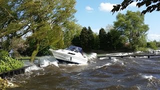 [FOTO'S & VIDEO] Opvarenden boot in nood gered op Vinkeveense Plassen, boot gezonken