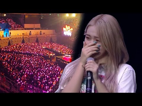 [ENG SUB] Red Velvet reacts to fans singing Candy (사탕) at REDMARE concert | 레드벨벳
