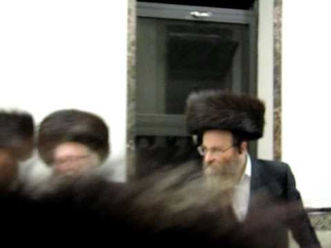 Toldos Aharon Rebbe dancing at Serdahel   Kossov Sheve Bruchis