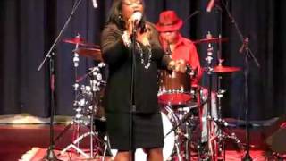 Shemekia Copeland sings Never Going Back to Memphis.flv
