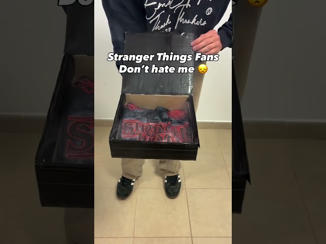 Vídeo relacionado con Stranger Things Hawkins High Tiger Mascot Camiseta
