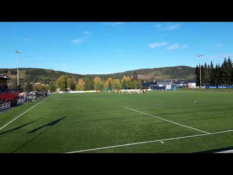 Steinkjer FK - Gjøvik-Lyn spillerne kommer på banen på Guldbergaunet Stadion 5. Oktober 2019