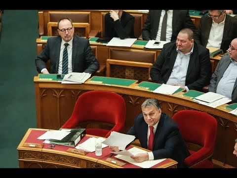 Orbán Viktor miniszterelnök az azonnali kérdések órájában a...