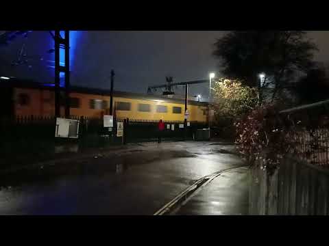 37254"Cardiff Canton" leads the test train & LSL 37521 on the rear rumble past cremorne lane-4/12/25