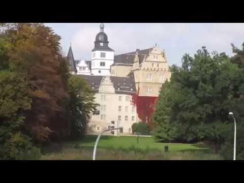 In Wolfsburg einen Blick zum Schloss und
