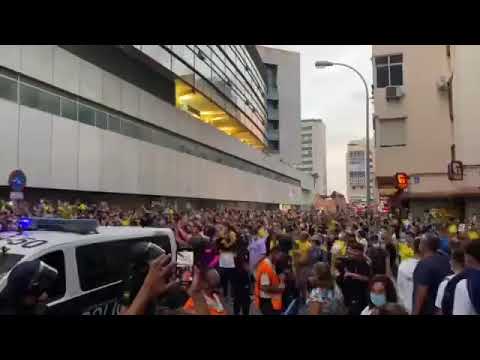 Cadiz fans were chanting "Where's Leo Messi" 😬