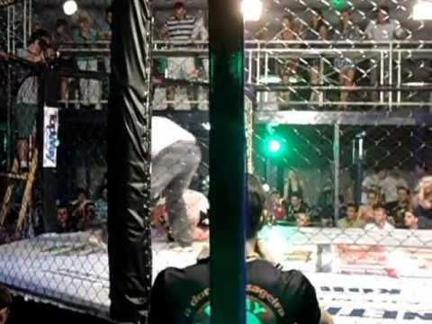 Dirlei "Mão de Pedra" vs. Maurício "Big" Castilhos - ARENA COMBATE IV