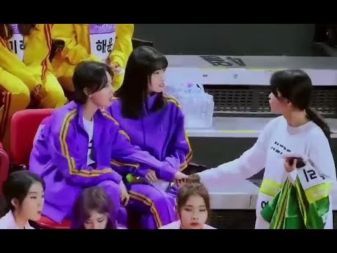 RedVelvet Yeri asked TWICE Nayeon and Momo to sit beside her so sweet @ISAC2019 190109