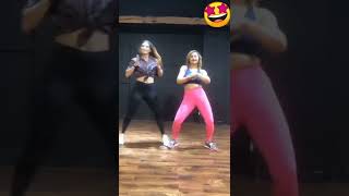 Download lagu Rashami Desai 🥰🤩❤️ Instagram reels ❤️😍 mp3