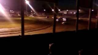 preview picture of video 'Crate late model heat 1 Farmer city Illinois 4-3-09'