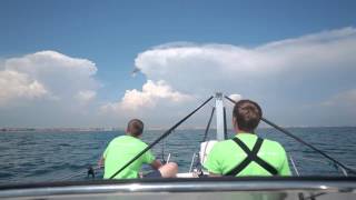 Kite pulls 12m Motoryacht