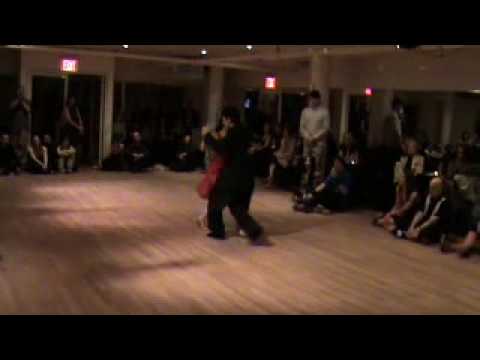  Federico Naveira  and  Inés Muzzopappa  are  dancing  to  the  tango  "  El Recodo  "