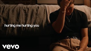 Musik-Video-Miniaturansicht zu Hurting Me, Hurting You Songtext von Camylio
