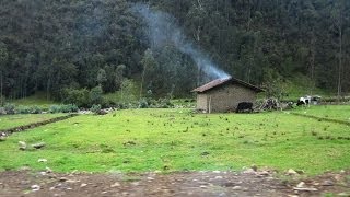 preview picture of video 'Ecuadorian Adobe Houses in the Andes'