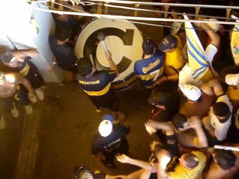 "Boca 1 Racing 2 / Entra La 12" Barra: La 12 • Club: Boca Juniors