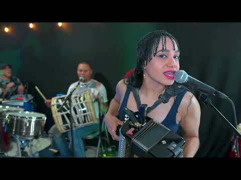 La Inquieta Tipica - Mama Cela ( En Vivo )