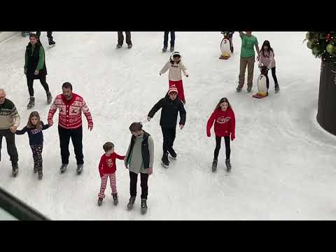 Lloyd Center Skaters Upper Level View - Christmas Eve 2024