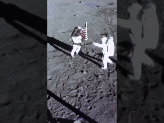 Vídeo relacionado con NASA Apollo 11 Mission Worm y Insignia Logo Camiseta