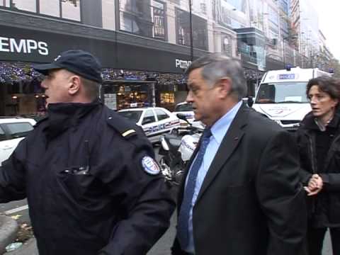 Dynamite found in Paris department store