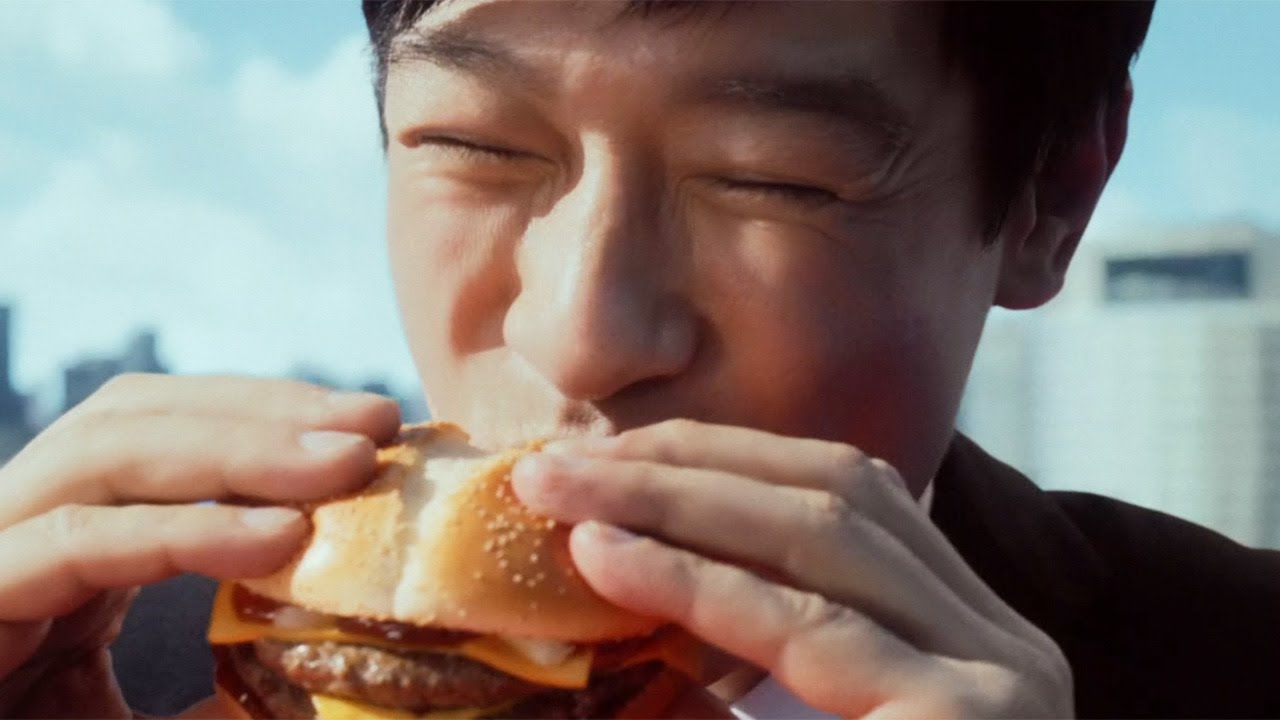 動画 堺雅人 ボリューミーなバーガーをガブリ マクドナルド新cmサムライマック 大人を楽しめ 編 Maidigitv マイデジｔｖ