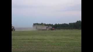 preview picture of video 'Брахлов - Мираторг: уборка травы в поле'