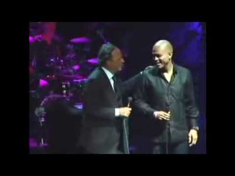 Michel Martelly cantando palito de coco en chercha con Julio Iglesia...