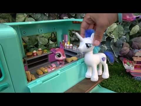 Elsa and Anna toddlers food van and candy cart treats with My little Pony and LPS
