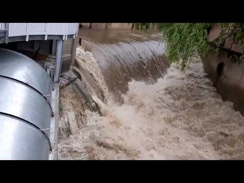 Il fiume Olona in piena a Legnano dopo le violente piogge