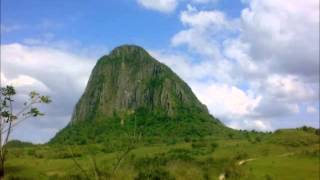 Xochipitzahuatl (Flor Menudita) traducido