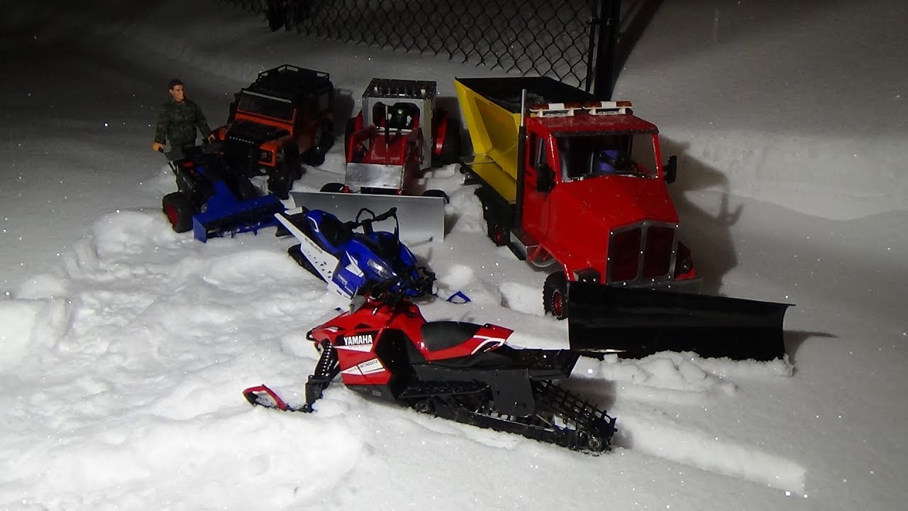 Long track rc snowmobile yamaha sr viper,rc truck 6x6 plowing,rc tractor,plowing.
