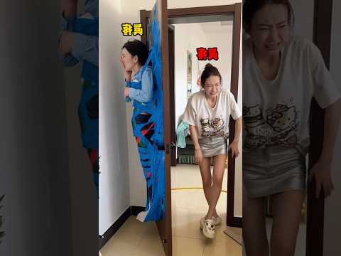 ฉันเอาตัวติดกับประตูแล้วทำเสียงให้เพื่อนสนิทคิดว่าประตูพัง!😂🚪