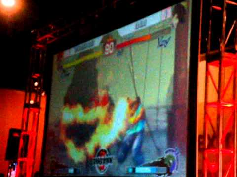 Devastation 2011 - SSFIV AE Top 8 - BROKENTIER Latif (Viper) vs. EG FloE (Yang)