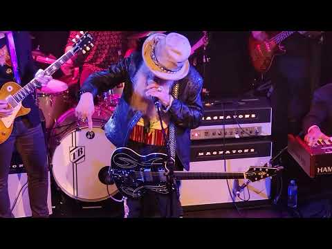 Billy Gibbons - Sweet Home Los Angeles - LIVE!! @ The Troubadour - musicUcansee.com