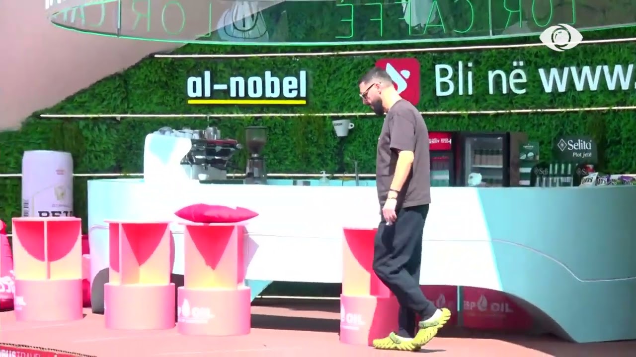 Je inferior…/ Vijon diskutimi mes Mateos dhe Rogertit