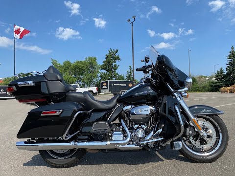 2019 Harley-Davidson<sup>®</sup> Ultra Limited Vivid Black