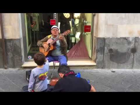 E trezze e Carulina Alfredo Imparato a via chiaia Napoli