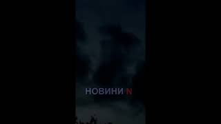 Над Николаевом после «прилета» виден столб дыма: враг ударил по предприятию (фото, видео)