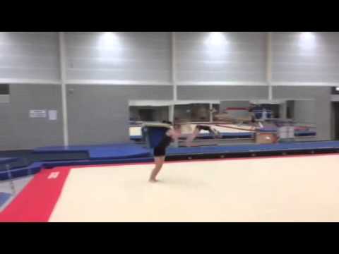 Wietske op vloer. Schroef achterover