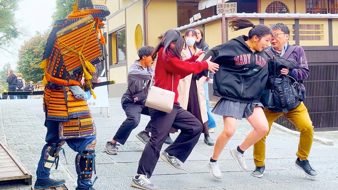 SAMURAI Statue Prank in Kyoto Japan | Awesome Shogun Mannequin prank reactions Kiyomizu Temple #147