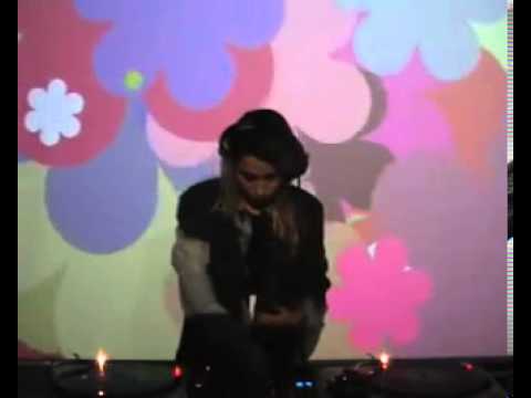 WupWup: Nadipebi, Lois Lane, Reddey - RTS.FM.121111