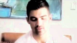 Demi Lovato has 6 smiles