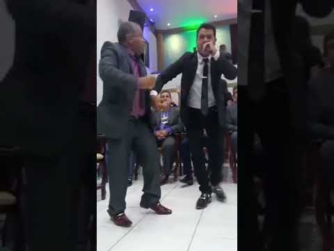 Cantor Tiago Holanda louvando na AD. COMADESMA Buritirana- MA