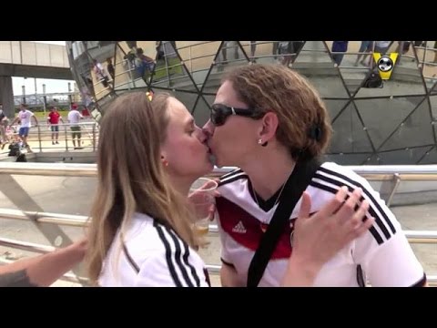 The love-battle: Ronnie Flex tegen Mr. Polska! - VOETBAL INSIDE
