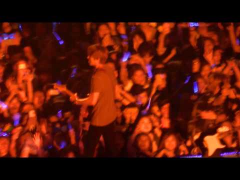 130504 BLUE MOON IN BKK [Yonghwa & Jonghyun] Step dance - Wake up