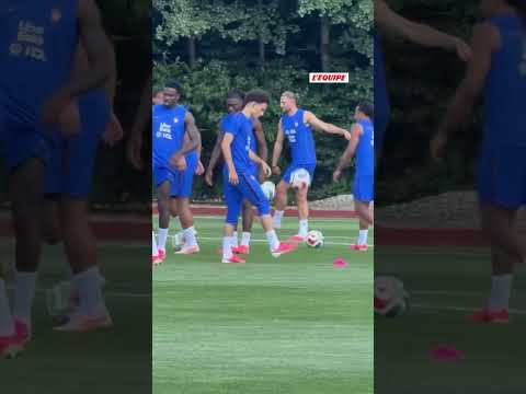 👀⚽️ Voir jongler Rayan Cherki, c’est toujours déconcertant de facilité. #shorts #cherki
