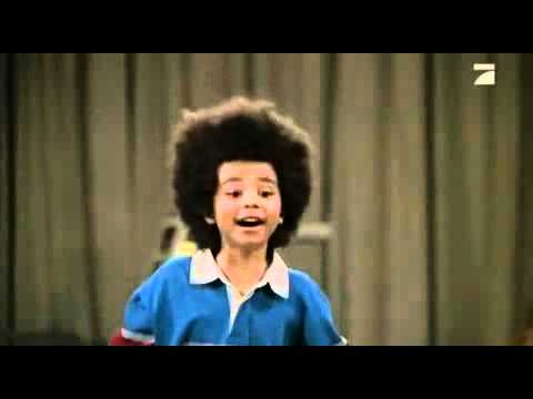 Du musst die Walnuss in das Walnussloch stecken...haha